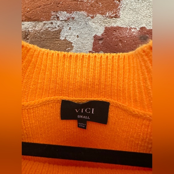 Bright orange sweater - Picture 10 of 10